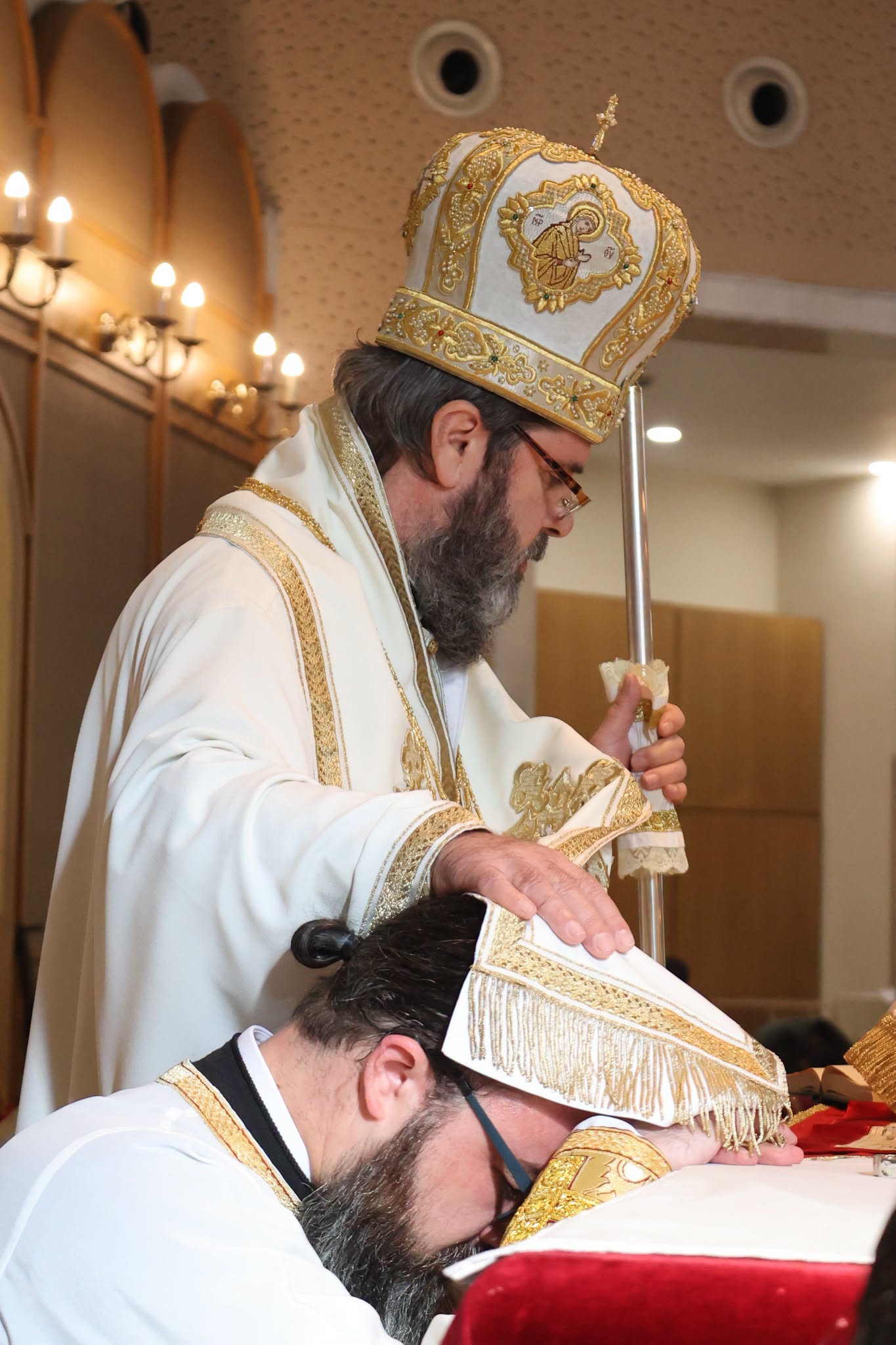 Kryepiskopi Joan dorëzoi prift Kryedhjakonin Johan Koroveshi në Tiranë - foto 5