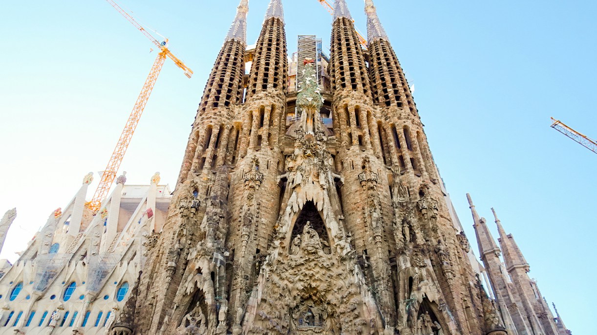 Papa Leoni XIV bekoi kullën e Krishtit të Sagrada Familias në Barcelonë - foto 2