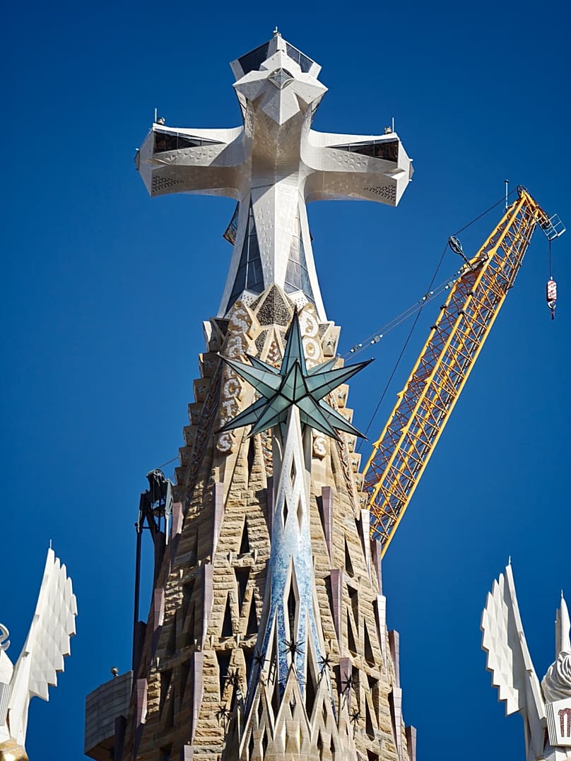 Papa Leoni XIV bekoi kullën e Krishtit të Sagrada Familias në Barcelonë - foto 3