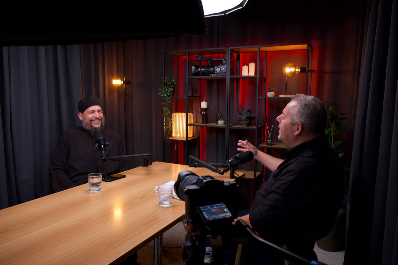 At Peter Heers intervistohet në emisionin «ΕΝ ΑΛΗΘΕΙΑ - Në të Vërtetën» të UGO Greqi - foto 2