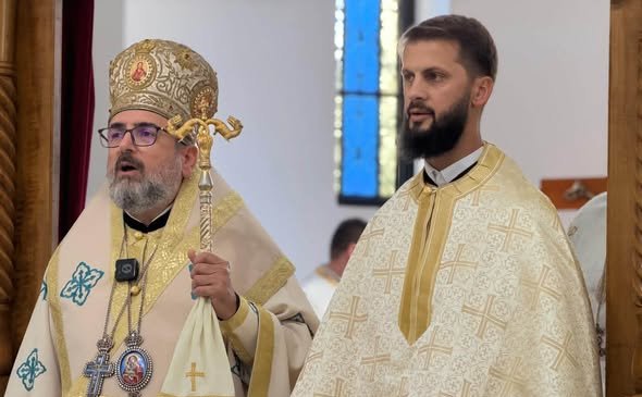 Dhjak Martin Ziu dorëzohet prift në festën e Shën Dhimitrit në Shtërmen - foto 2